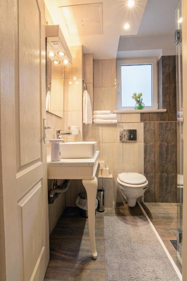 Modern & Stylish Apartment Excellent Location Superhost Constanta Exterior photo